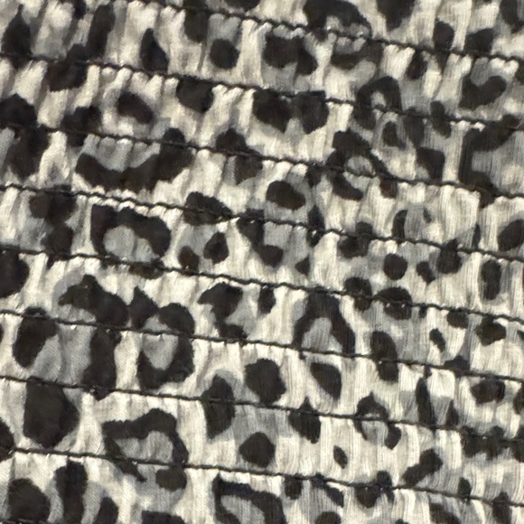 🆕 Zenana Outfitters Black and Gray Animal Print Tube Top. Brand New!💥 - Picture 2 of 3